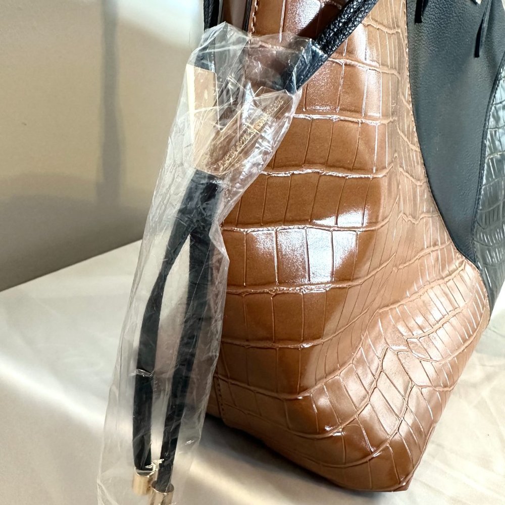 NWT Victoria's Secret Carryall Tote Bag in Croc Colorblock - Picture 7 of 16